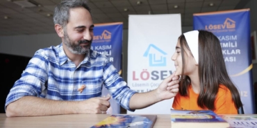 bilecik-haber_hem-losemiyi-hem-de-kovid-19-u-yenen-kucuk-kiz-kanserli-cocuklara-umut-oluyor-41591.jpg
