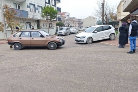 bilecik-haber_inegol-de-bir-kisinin-yaralandigi-trafik-kazasi-kamerada-46374.jpg