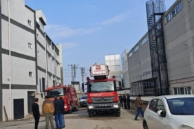 bilecik-haber_inegol-de-fabrikanin-talas-deposunda-cikan-yangin-sonduruldu-46993.jpg