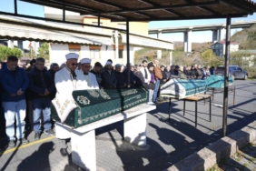 bilecik-haber_istanbul-da-intihar-eden-suphelinin-oldurdugu-esi-oglu-ve-kayinvalidesi-de-topraga-verildi-46136.jpg