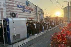 bilecik-haber_istanbul-da-toplu-ulasim-ve-bazi-yollarda-trafik-yogunlugu-yasaniyor-44623.jpg