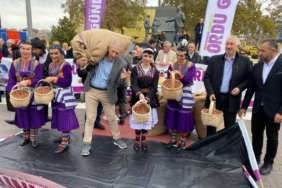 bilecik-haber_kadikoy-de-ordu-dernekleri-federasyonu-bando-takimi-esliginde-findik-dagitti-42611.jpg