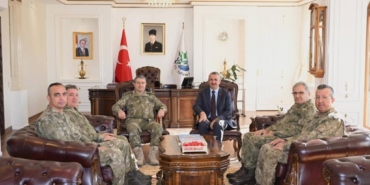 bilecik-haber_kara-kuvvetleri-komutani-orgeneral-bayraktaroglu-edirne-valisi-sezer-i-ziyaret-etti-41560.jpg