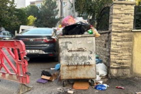 bilecik-haber_kartal-da-iscilerin-grevi-nedeniyle-cop-yiginlari-olustu-40642.jpg