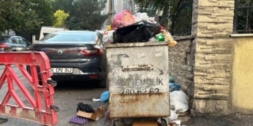 bilecik-haber_kartal-da-iscilerin-grevi-nedeniyle-cop-yiginlari-olustu-40642.jpg