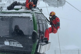 bilecik-haber_kartepe-teleferigi-nde-kar-yagisi-altinda-kurtarma-tatbikati-yapildi-46017.jpg