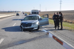 bilecik-haber_kirklareli-nde-bariyere-carpan-otomobilin-surucusu-yaralandi-45017.jpg