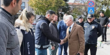 bilecik-haber_kirklareli-valisi-turan-duzensiz-gocmenlerin-tespitini-yapan-mobil-goc-noktasi-aracini-inceledi-41540.jpg