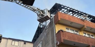 bilecik-haber_kocaeli-de-3-katli-binada-cikan-yanginda-1-kisi-yaralandi-42882.jpg