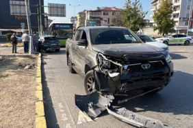 bilecik-haber_kocaeli-de-otomobille-pikabin-carpistigi-kazada-1-cocuk-yaralandi-40594.jpg