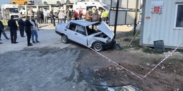 bilecik-haber_kocaeli-de-tirla-carpisan-otomobildeki-6-kisi-yaralandi-47052.jpg