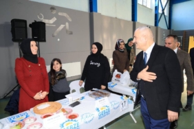 bilecik-haber_kocaeli-de-veliler-israfa-dikkati-cekmek-icin-bayat-ekmekten-yiyecek-hazirladi-46143.jpg