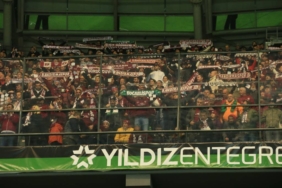 bilecik-haber_kocaelispor-macinda-sahaya-yabanci-madde-atan-12-taraftara-ceza-46350.jpg