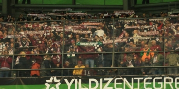 bilecik-haber_kocaelispor-macinda-sahaya-yabanci-madde-atan-12-taraftara-ceza-46350.jpg