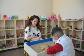 bilecik-haber_kum-terapisi-ile-cocuklar-travmalarindan-kurtuluyor-44439.jpg