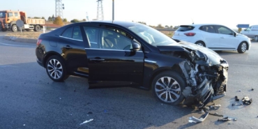 bilecik-haber_luleburgaz-da-iki-otomobilin-carpistigi-kazada-2-kisi-yaralandi-40590.jpg