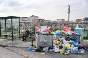 bilecik-haber_maltepe-de-iscilerin-grevi-nedeniyle-sokaklarda-cop-yiginlari-olustu-42973.jpg