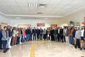 Mühendis Adayları Baretlerini Taktı