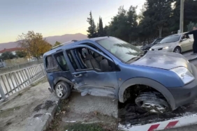 Otomobil ile hafif ticari araç çarpıştı: 5 yaralı