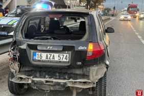 Otomobil Tıra çarptı