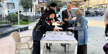 bilecik-haber_pamukova-da-jandarma-ekipleri-vatandaslari-dolandiriciliga-karsi-uyardi-43412.jpg