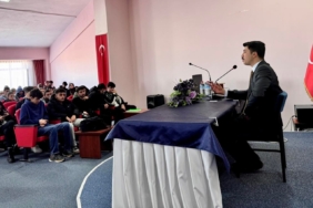 Pazaryeri Kaymakamı Kahraman'dan üniversiteli gençlere "kariyer planlama" semineri