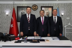 bilecik-haber_sakarya-buyuksehir-belediye-baskani-alemdar-akyazi-yi-ziyaret-etti-42049.jpg