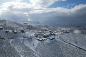 bilecik-haber_sakarya-da-beyaz-ortuyle-kaplanan-keremali-dagi-havadan-goruntulendi-45838.jpg