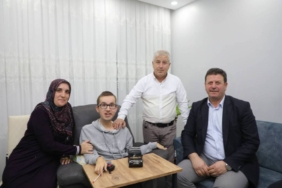 bilecik-haber_sakarya-da-kas-hastasi-gence-dogum-gunu-surprizi-47001.jpg