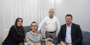 bilecik-haber_sakarya-da-kas-hastasi-gence-dogum-gunu-surprizi-47001.jpg