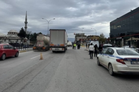 bilecik-haber_sakarya-da-tirin-carpmasi-sonucu-hayatini-kaybeden-kadinin-cenazesi-topraga-verildi-46353.jpg