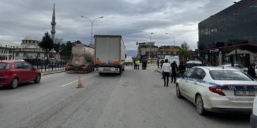bilecik-haber_sakarya-da-tirin-carpmasi-sonucu-hayatini-kaybeden-kadinin-cenazesi-topraga-verildi-46353.jpg