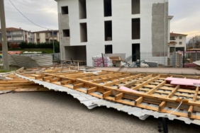 bilecik-haber_sakarya-ve-kocaeli-de-firtina-gunluk-yasami-olumsuz-etkiledi-44880.jpg