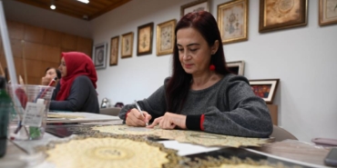 bilecik-haber_seddulbahir-kalesi-nin-girisinde-kadinlarin-el-isi-urunleri-satisa-sunuldu-43933.jpg