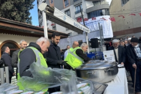 bilecik-haber_selanik-gocmenlerinin-turbe-dede-pilav-gunu-etkinliginde-10-bin-kisilik-yemek-dagitildi-41803.jpg
