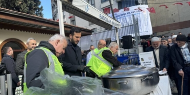 bilecik-haber_selanik-gocmenlerinin-turbe-dede-pilav-gunu-etkinliginde-10-bin-kisilik-yemek-dagitildi-41803.jpg