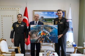 bilecik-haber_soloturk-ekibinden-canakkale-valiligi-ne-ziyaret-45874.jpg
