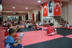 bilecik-haber_tekirdag-da-kick-bokscular-once-kitap-okuyor-sonra-antrenman-yapiyor-40280.jpg