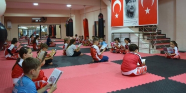 bilecik-haber_tekirdag-da-kick-bokscular-once-kitap-okuyor-sonra-antrenman-yapiyor-40280.jpg