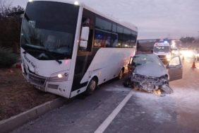 bilecik-haber_tekirdag-da-otomobil-ile-midibusun-carpismasi-sonucu-1-kisi-oldu-5-kisi-yaralandi-45763.jpg