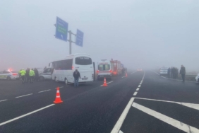 bilecik-haber_tekirdag-da-sisin-etkili-oldugu-yolda-midibus-ile-panelvanin-carpistigi-kazada-4-kisi-yaralandi-44657.jpg