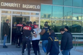 bilecik-haber_teknik-direktor-ersin-aka-nin-oldurulmesine-iliskin-gozaltina-alinan-13-zanli-adliyede-46009.jpg