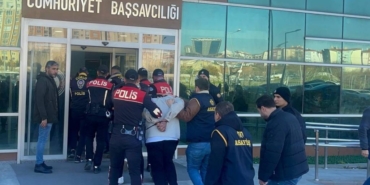 bilecik-haber_teknik-direktor-ersin-aka-nin-oldurulmesine-iliskin-gozaltina-alinan-13-zanli-adliyede-46009.jpg