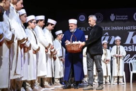 bilecik-haber_umraniye-de-hafizlik-kursunu-tamamlayan-33-ogrenci-icazetini-aldi-46999.jpg