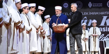 bilecik-haber_umraniye-de-hafizlik-kursunu-tamamlayan-33-ogrenci-icazetini-aldi-46999.jpg