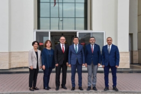 Vali Aygöl Üniversite öğrencileri ile bir araya geldi