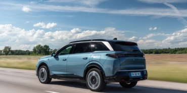 bilecik-haber_yeni-peugeot-e-5008-altin-direksiyon-odulune-layik-goruldu-43482.jpg