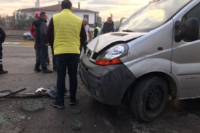 bilecik-haber_ayvalik-ta-fabrikanin-istinat-duvarina-carpan-aracin-surucusu-yaralandi-48583.jpg