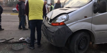 bilecik-haber_ayvalik-ta-fabrikanin-istinat-duvarina-carpan-aracin-surucusu-yaralandi-48583.jpg