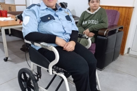 bilecik-haber_balikesir-de-bedensel-engelli-dernek-uyesine-polis-uniformasi-surprizi-47494.jpg